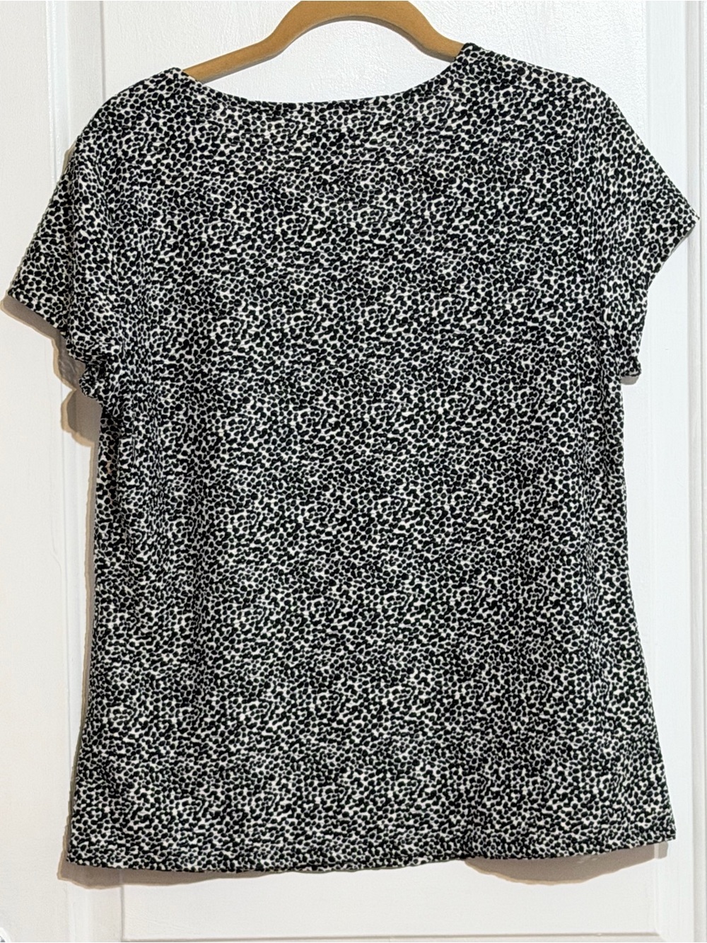 Jaclyn Smith Black and White Leopard Print Short Sleeve Tee - Picture 7 of 7